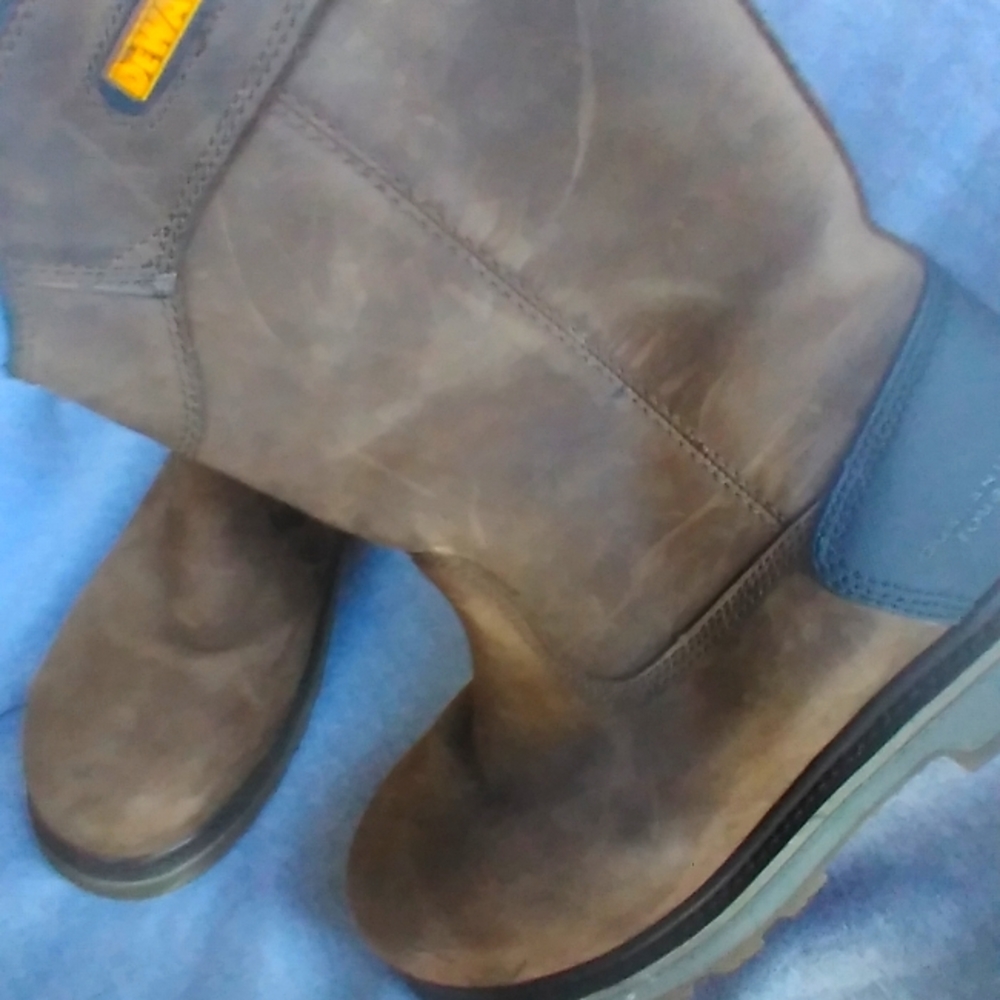 Dewalt Weather Boots  sz 10M